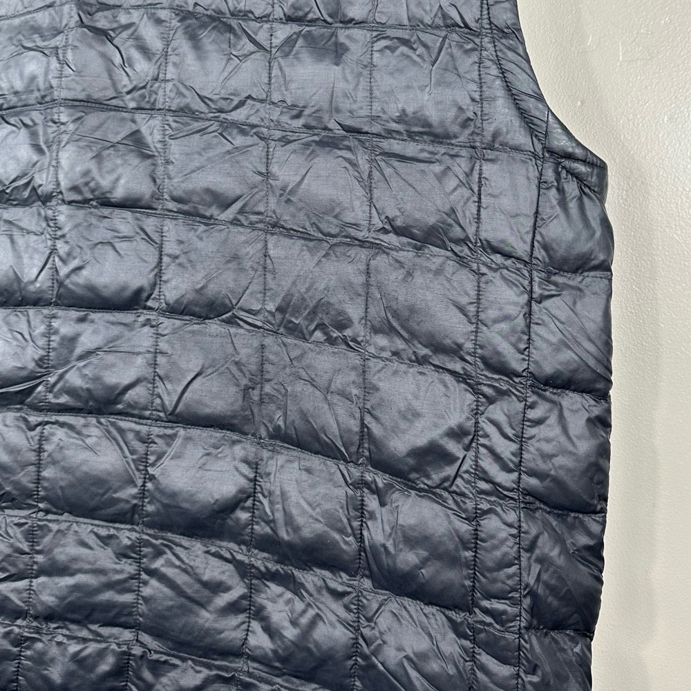 The North Face Men’s ThermoBall Vest 2.0 Puffer Jacket in Black Size Medium - Picture 9 of 10